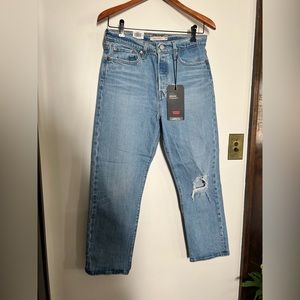 Levi’s Premium Wedgie Straight Distressed Jeans Size 29